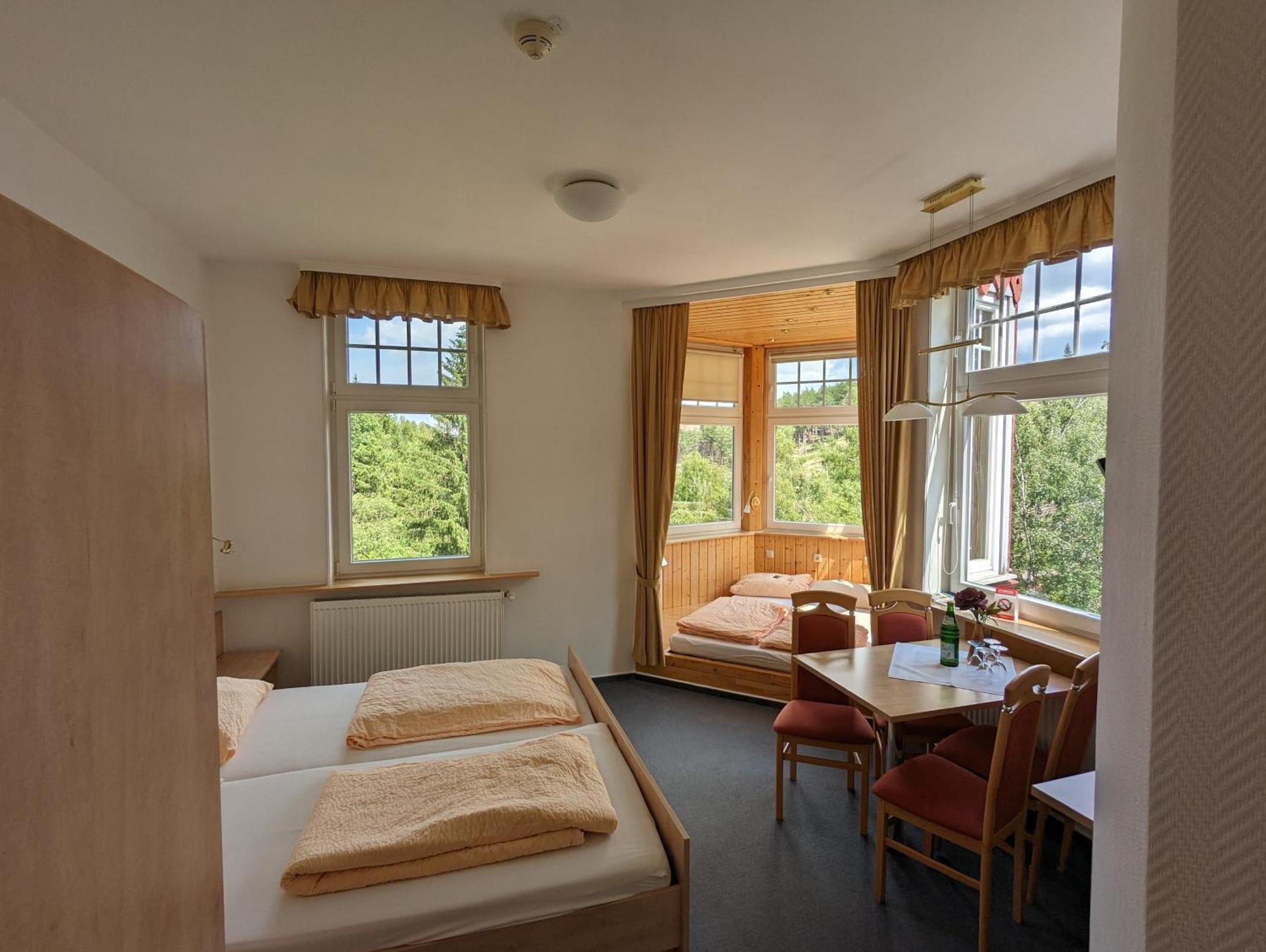 Waldgasthaus & Berghotel Steinerne Renne ヴェルニゲローデ エクステリア 写真